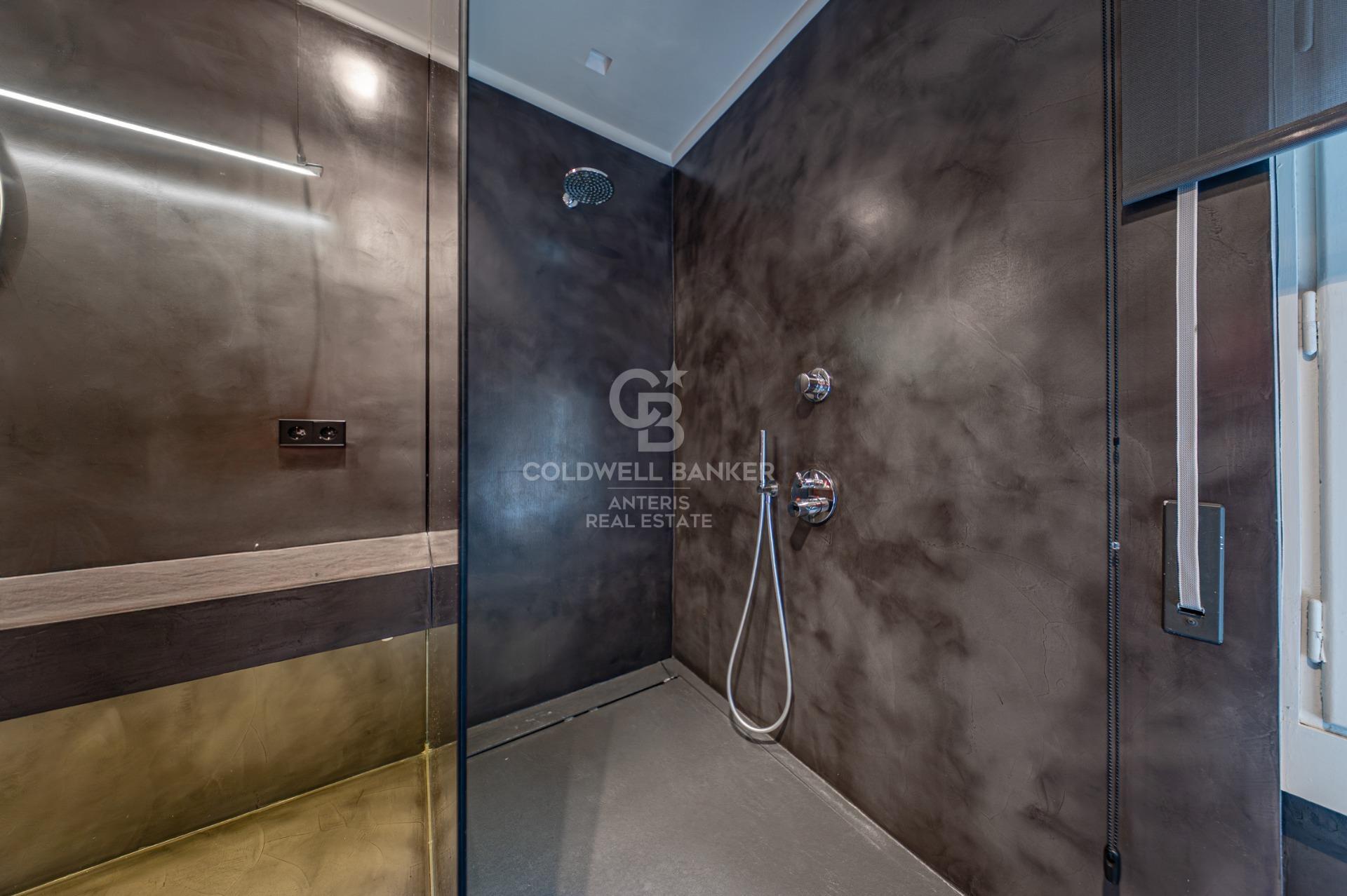 Apartment for sale with terrace in the heart of Les Tres Torres, with parking in the building and concierge service