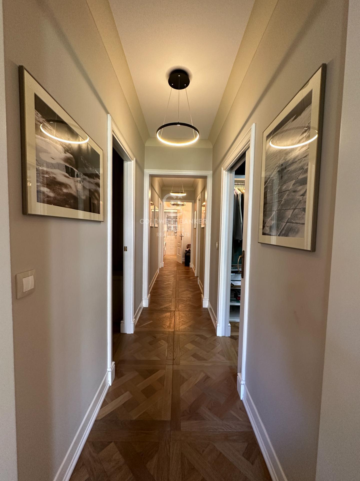 Eleganckie mieszkanie w modernistycznym budynku z niesamowitym widokiem