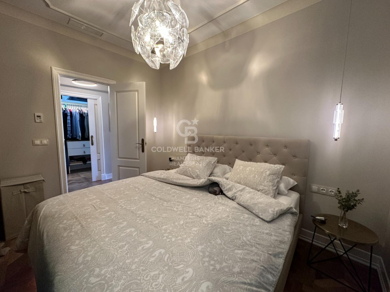 Eleganckie mieszkanie w modernistycznym budynku z niesamowitym widokiem