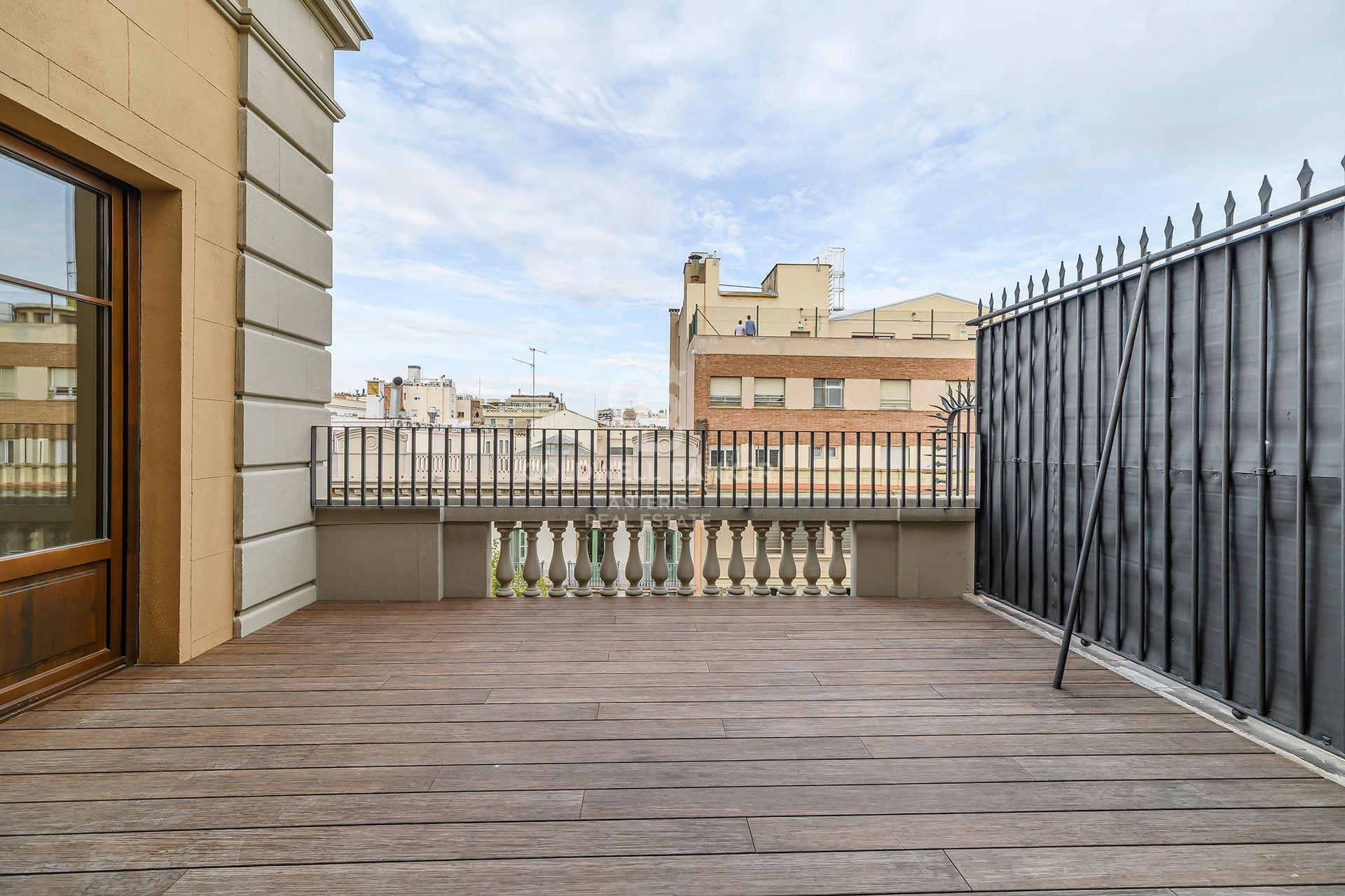 Penthouse z tarasem o powierzchni 25 m² w samym sercu dzielnicy Eixample Dreta