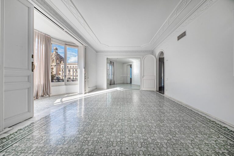 Bright and central office for rent.