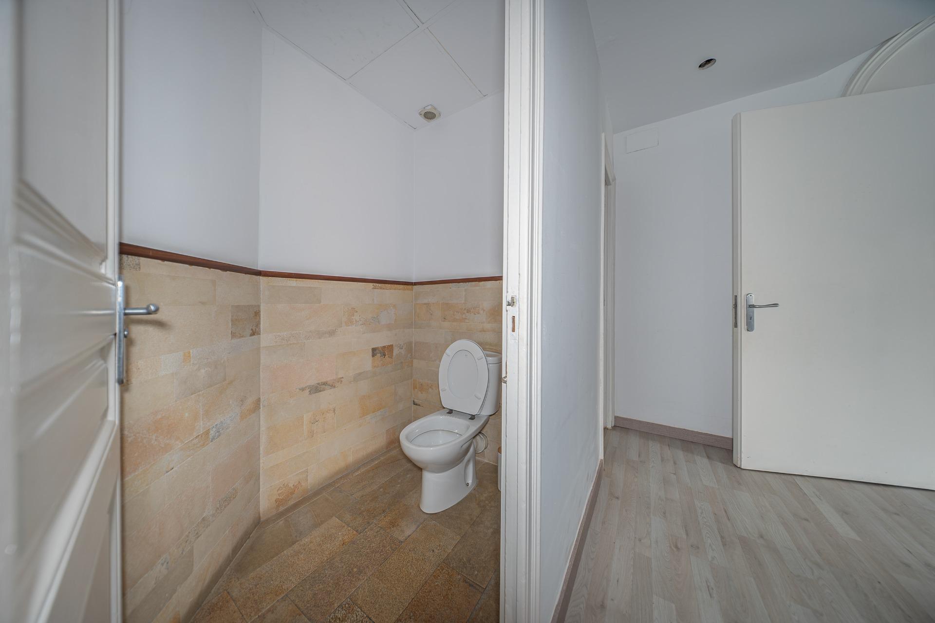 Luminoso y céntrico despacho en alquiler.