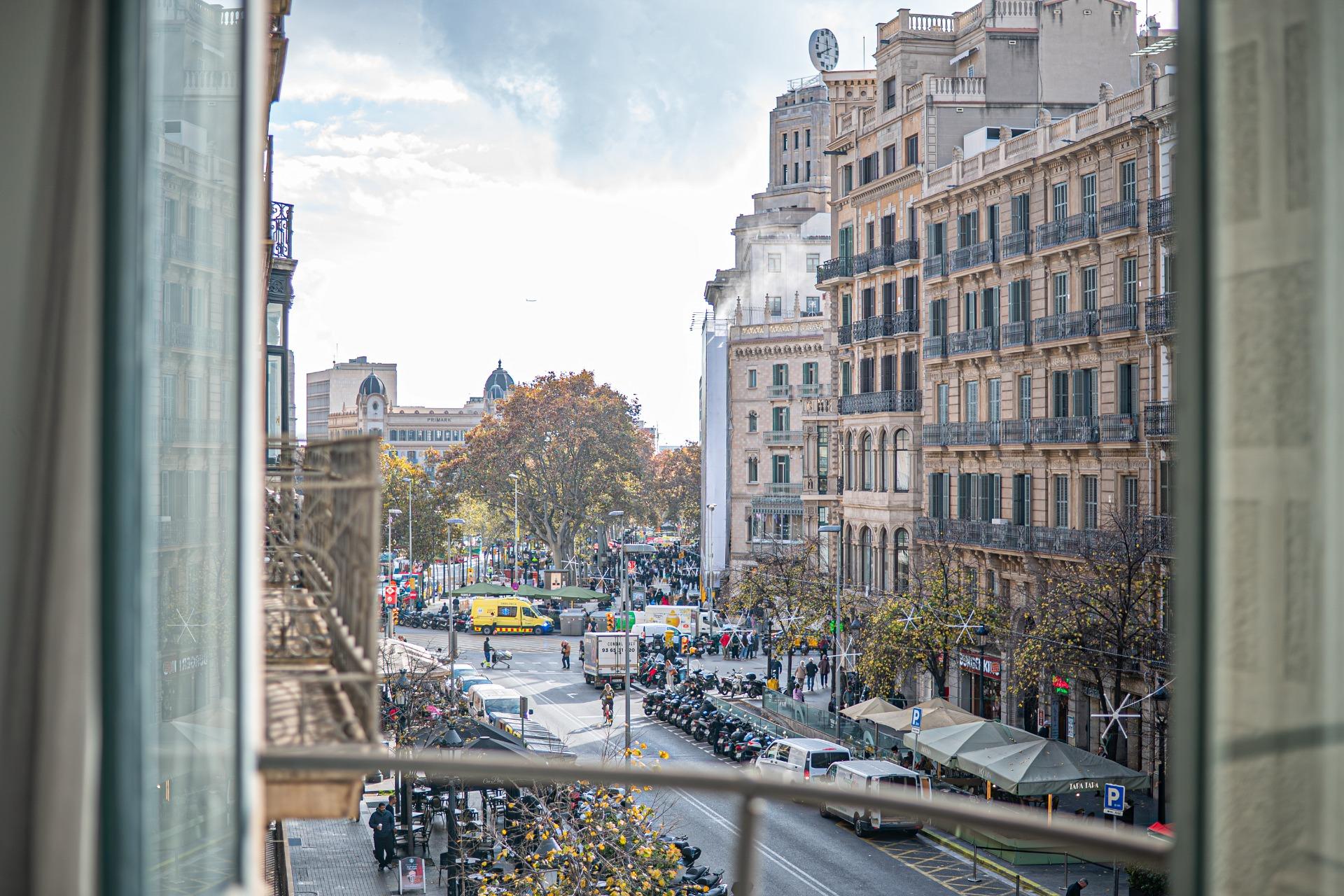 Luminoso y céntrico despacho en alquiler.
