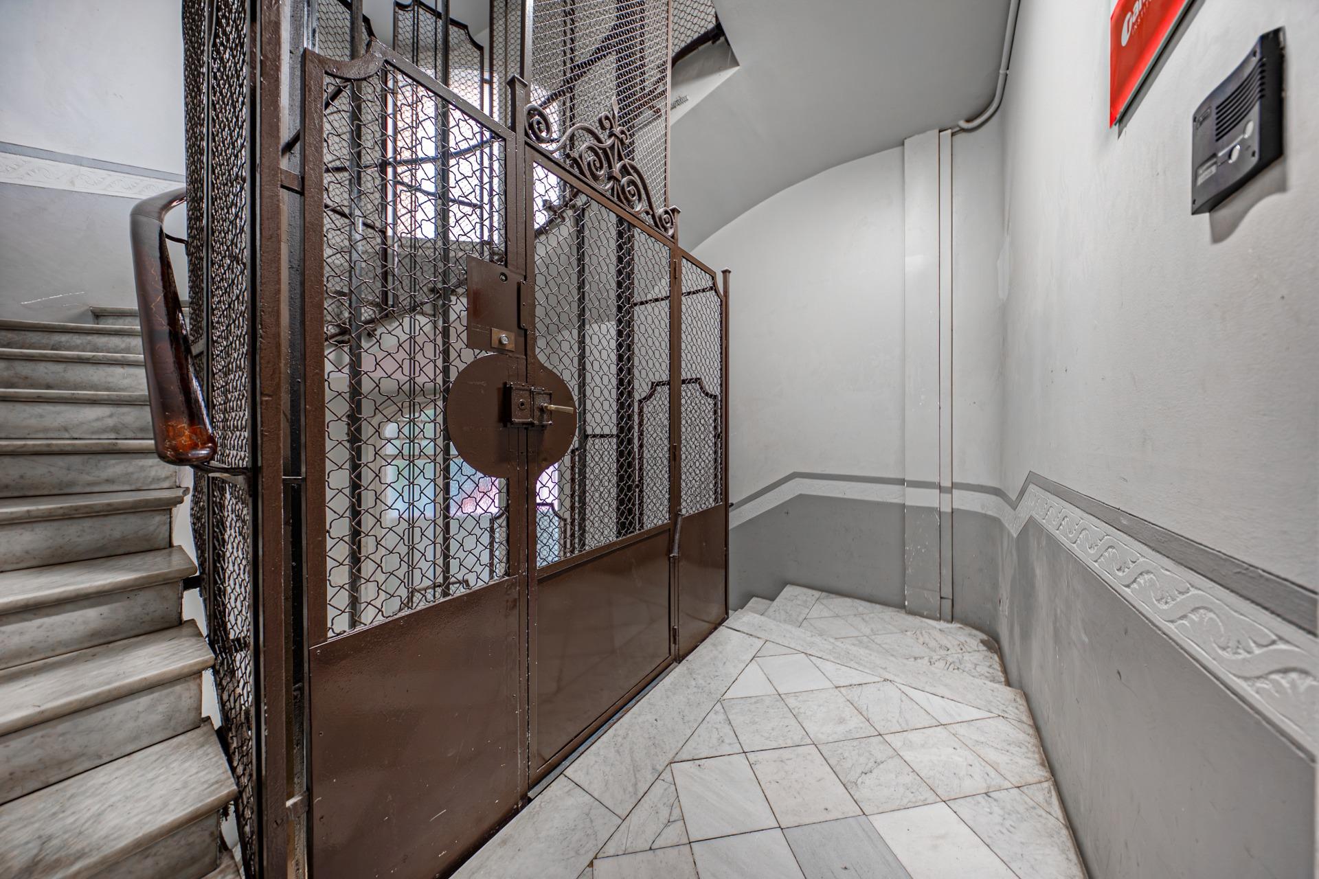 Luminoso y céntrico despacho en alquiler.