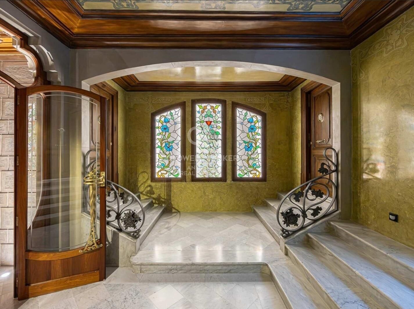 Nueva promoción con elementos modernista y vistas al mar