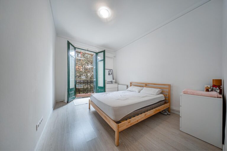 Apartment in a classic building with two double bedrooms