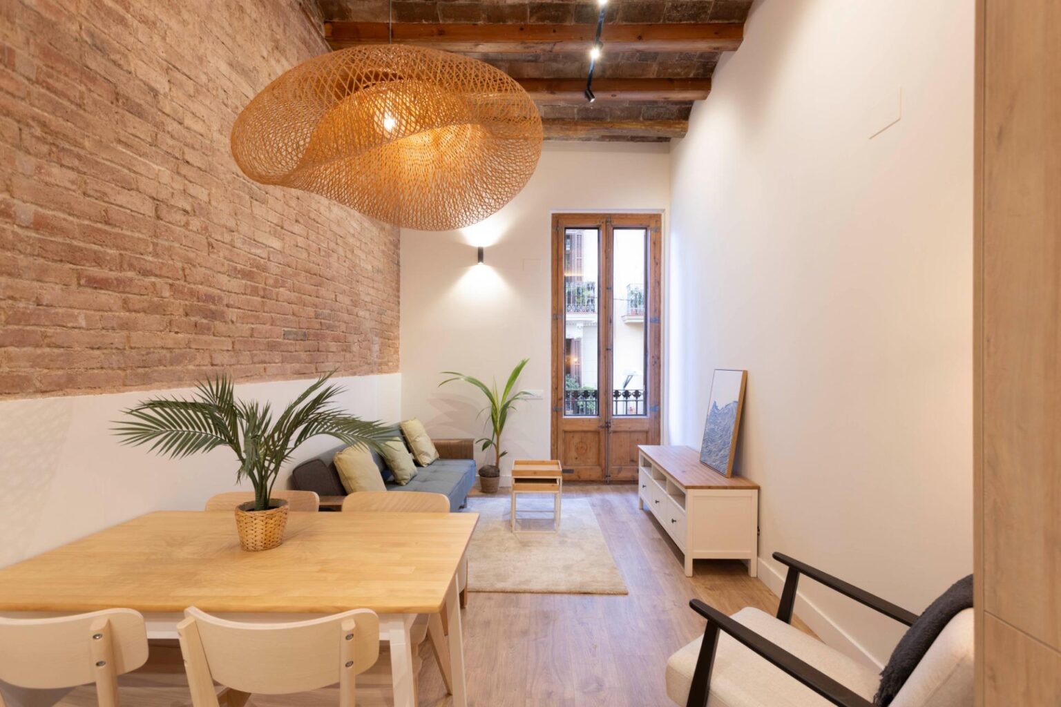 Brand-new apartment in a classical building