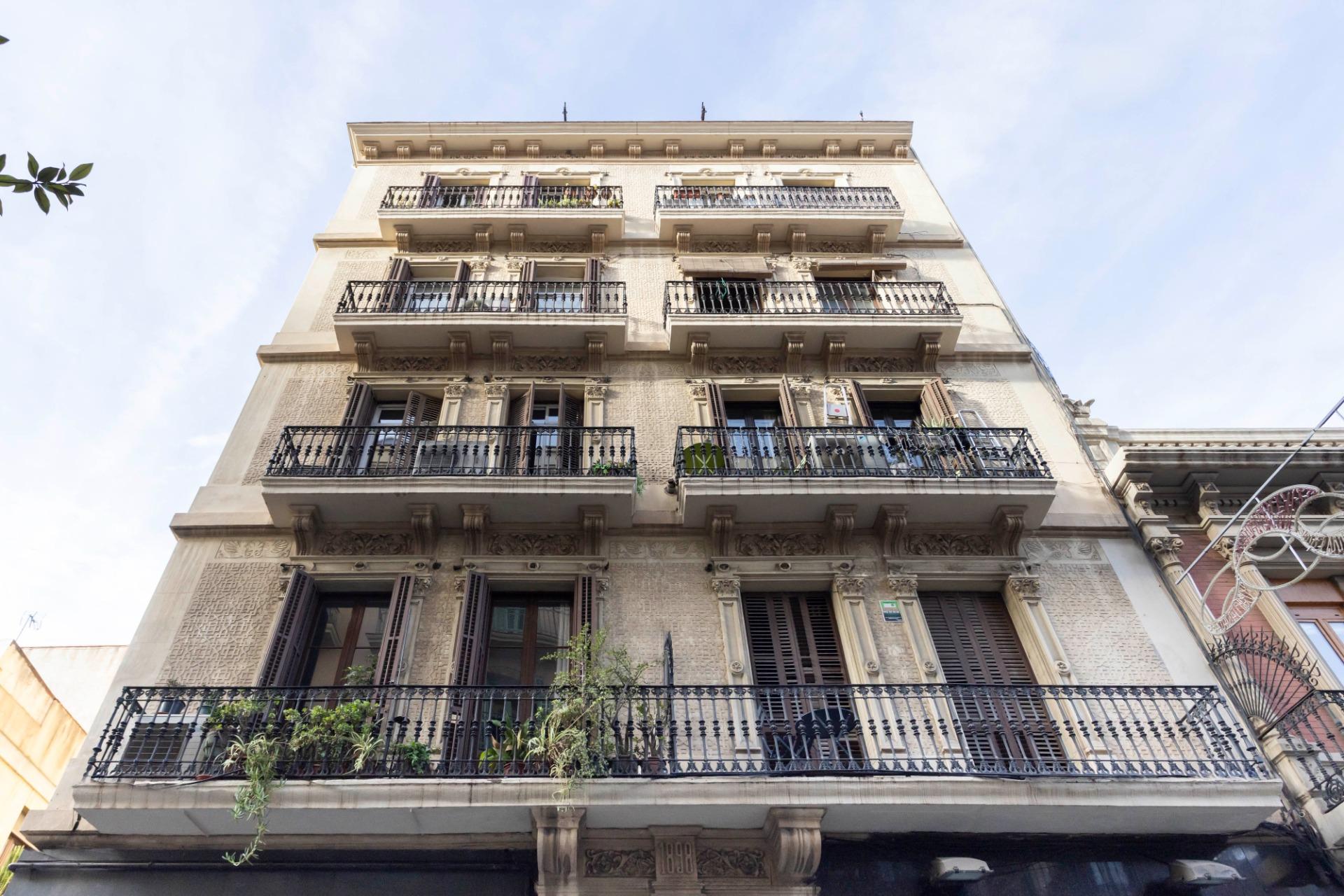 Brand-new apartment in a classical building