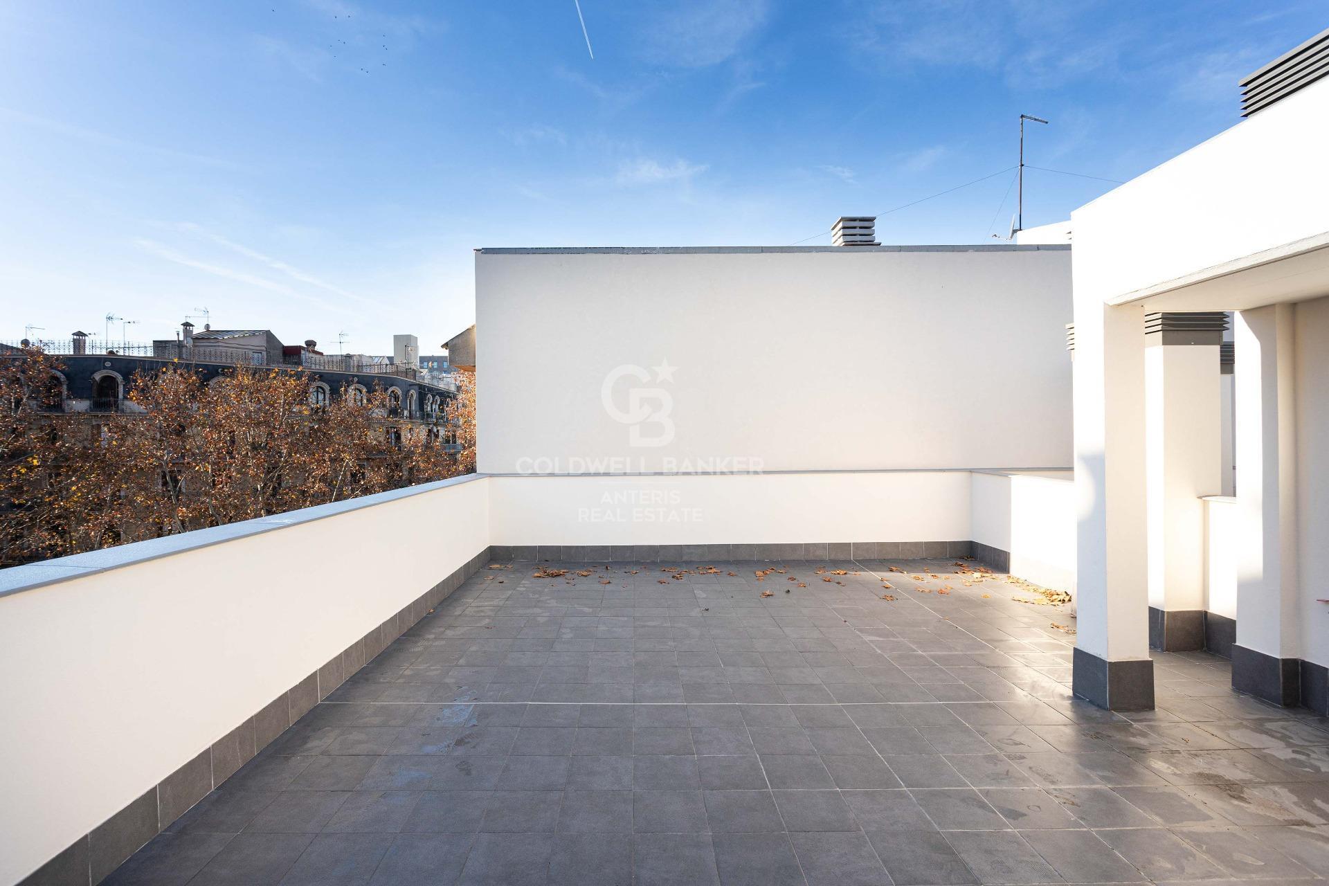 Penthouse with private terrace in Poblenou