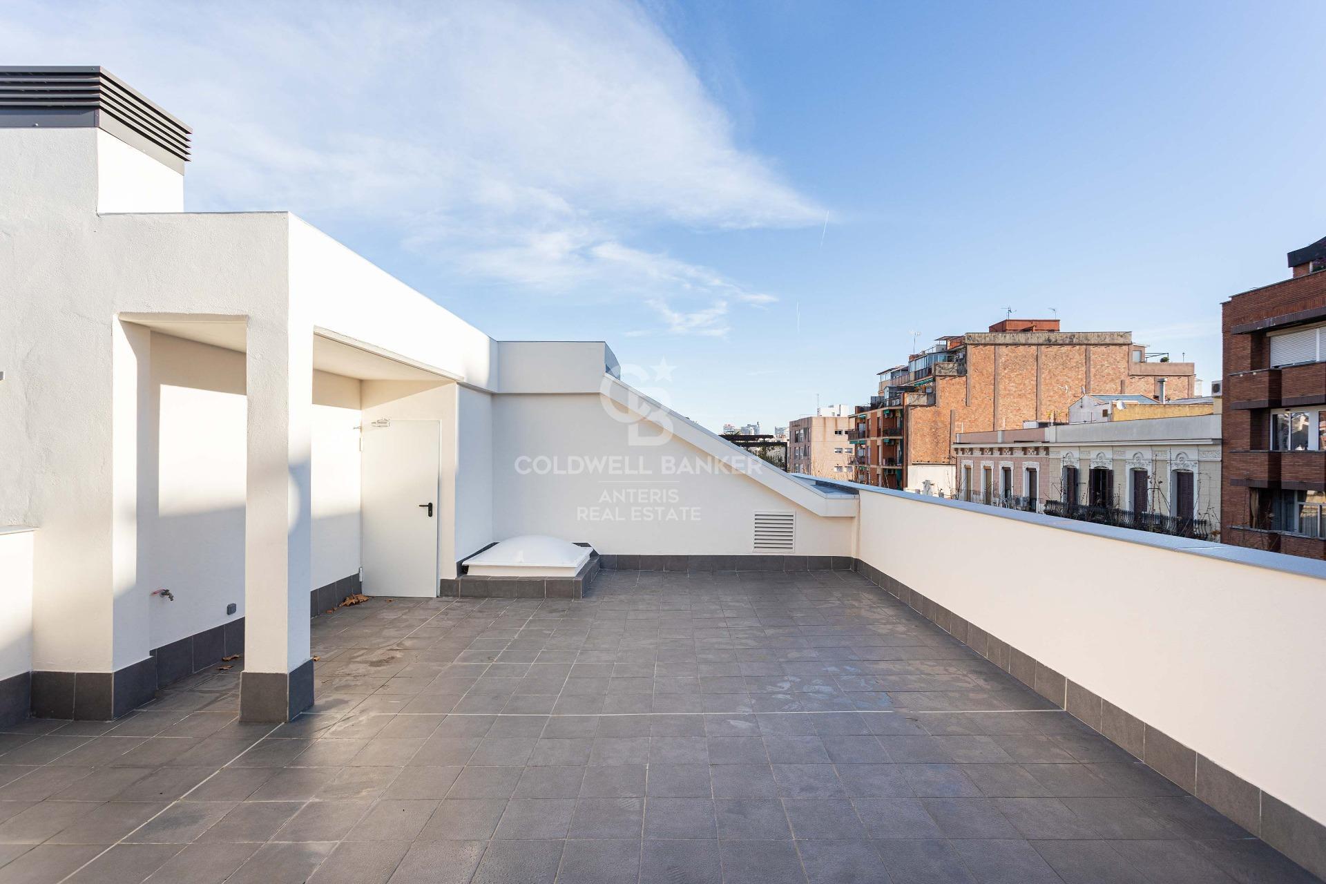 Penthouse with private terrace in Poblenou