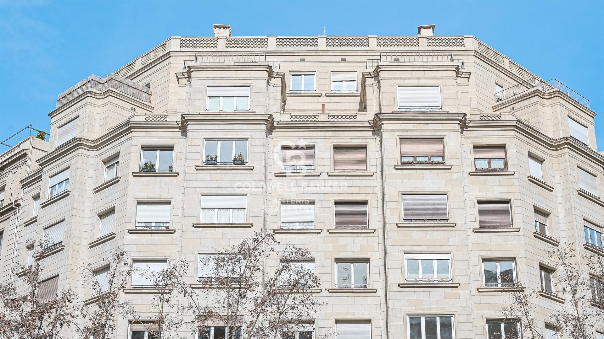 Jasne, odnowione mieszkanie w dzielnicy Eixample z luksusowymi wykończeniami