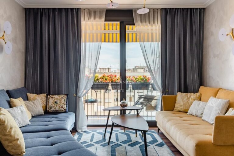 Wyremontowany penthouse z uroczym tarasem w dzielnicy Eixample Izquierda