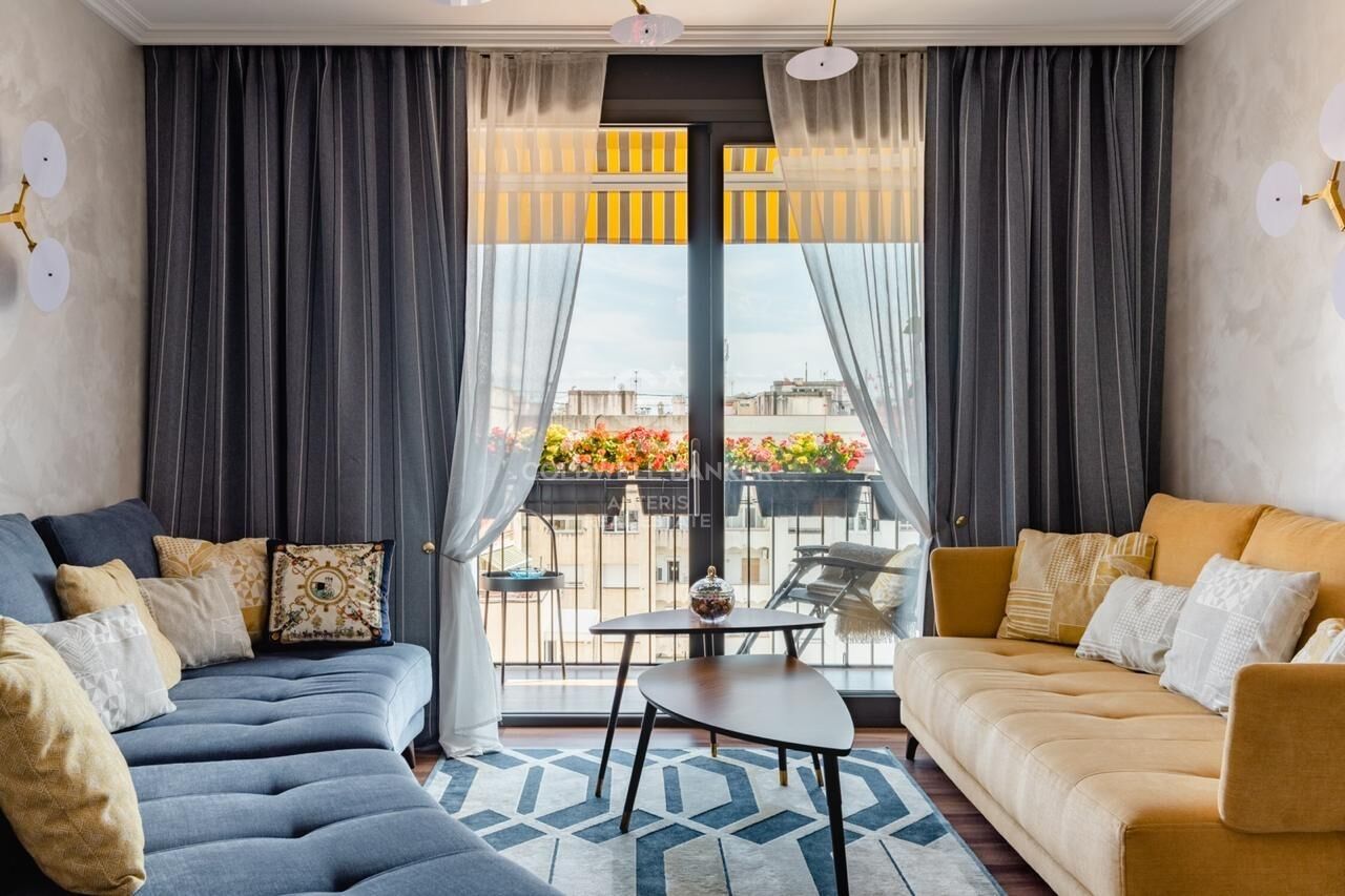 Wyremontowany penthouse z uroczym tarasem w dzielnicy Eixample Izquierda