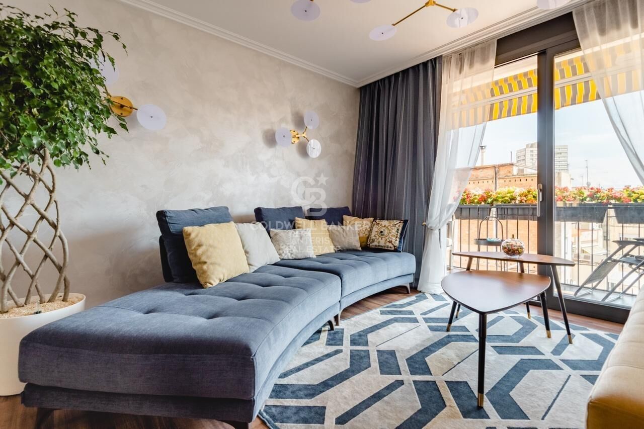 Wyremontowany penthouse z uroczym tarasem w dzielnicy Eixample Izquierda