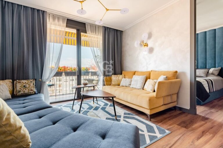 Wyremontowany penthouse z uroczym tarasem w dzielnicy Eixample Izquierda