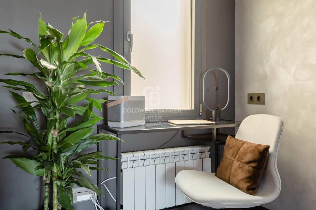 Wyremontowany penthouse z uroczym tarasem w dzielnicy Eixample Izquierda