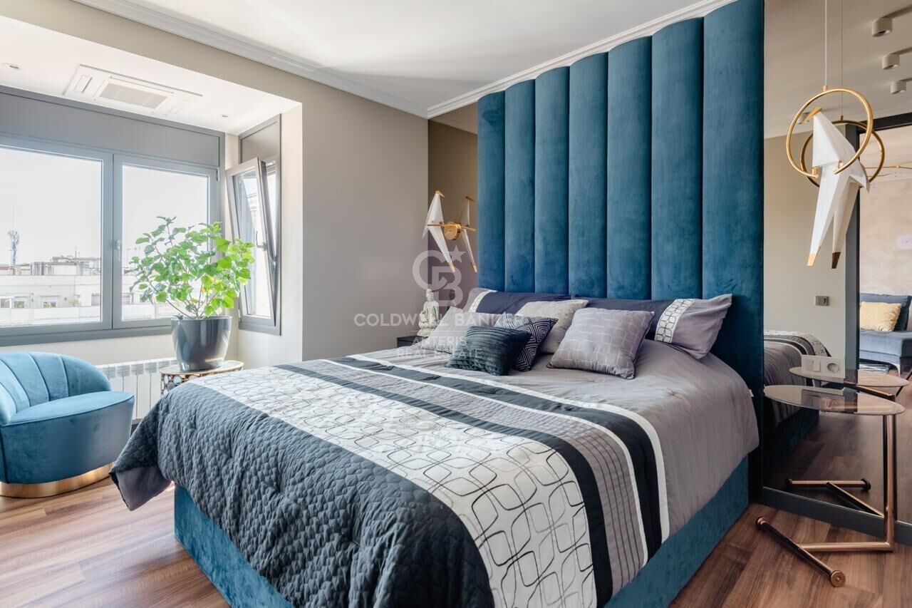 Wyremontowany penthouse z uroczym tarasem w dzielnicy Eixample Izquierda