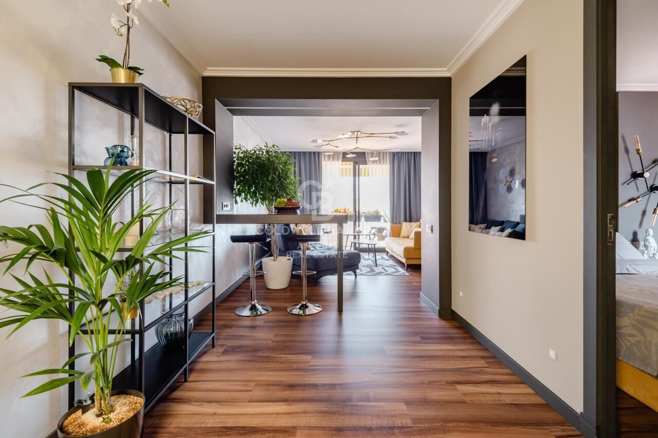 Wyremontowany penthouse z uroczym tarasem w dzielnicy Eixample Izquierda