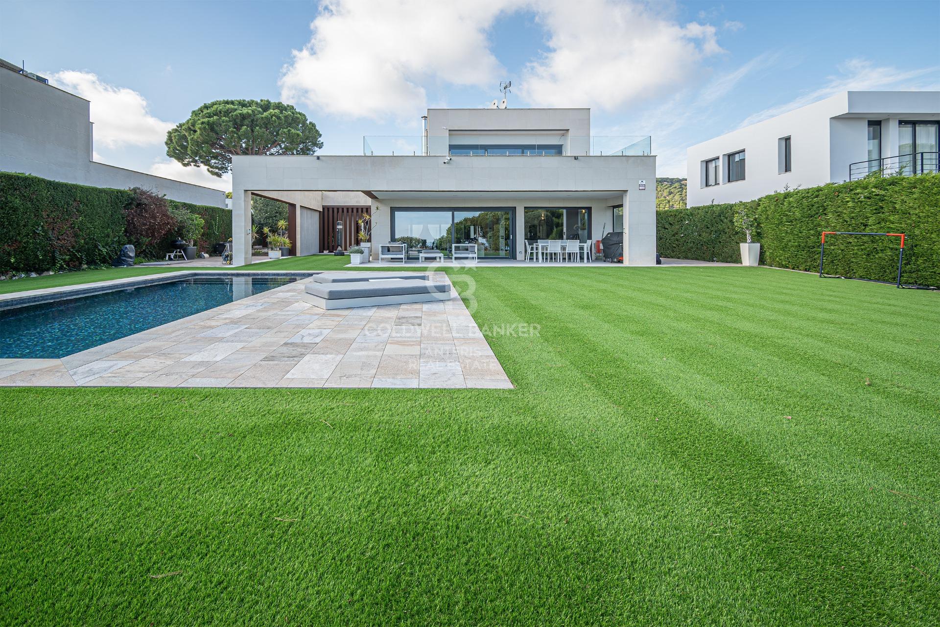 Exclusiva casa de lujo con piscina y vistas panorámicas
