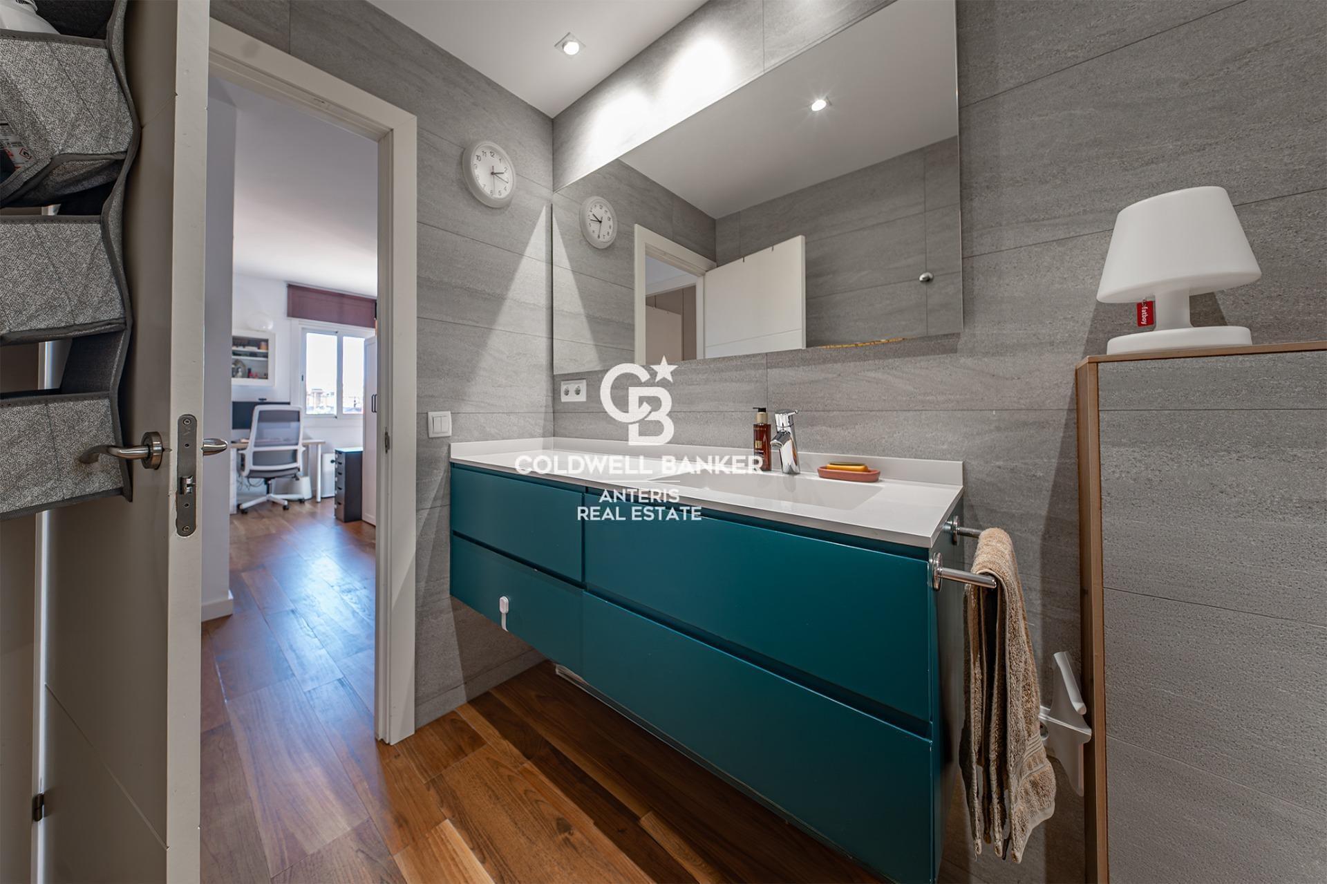 Jasny penthouse z tarasem przy ulicy Francesc Macià