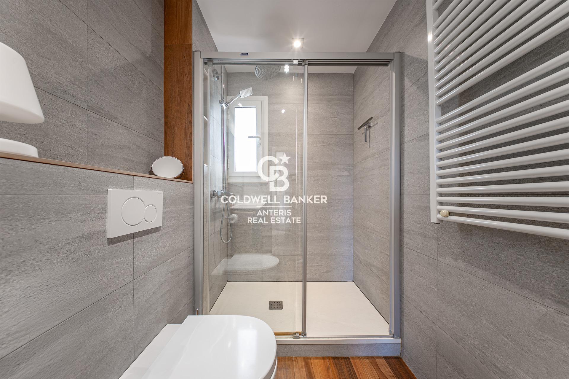 Jasny penthouse z tarasem przy ulicy Francesc Macià