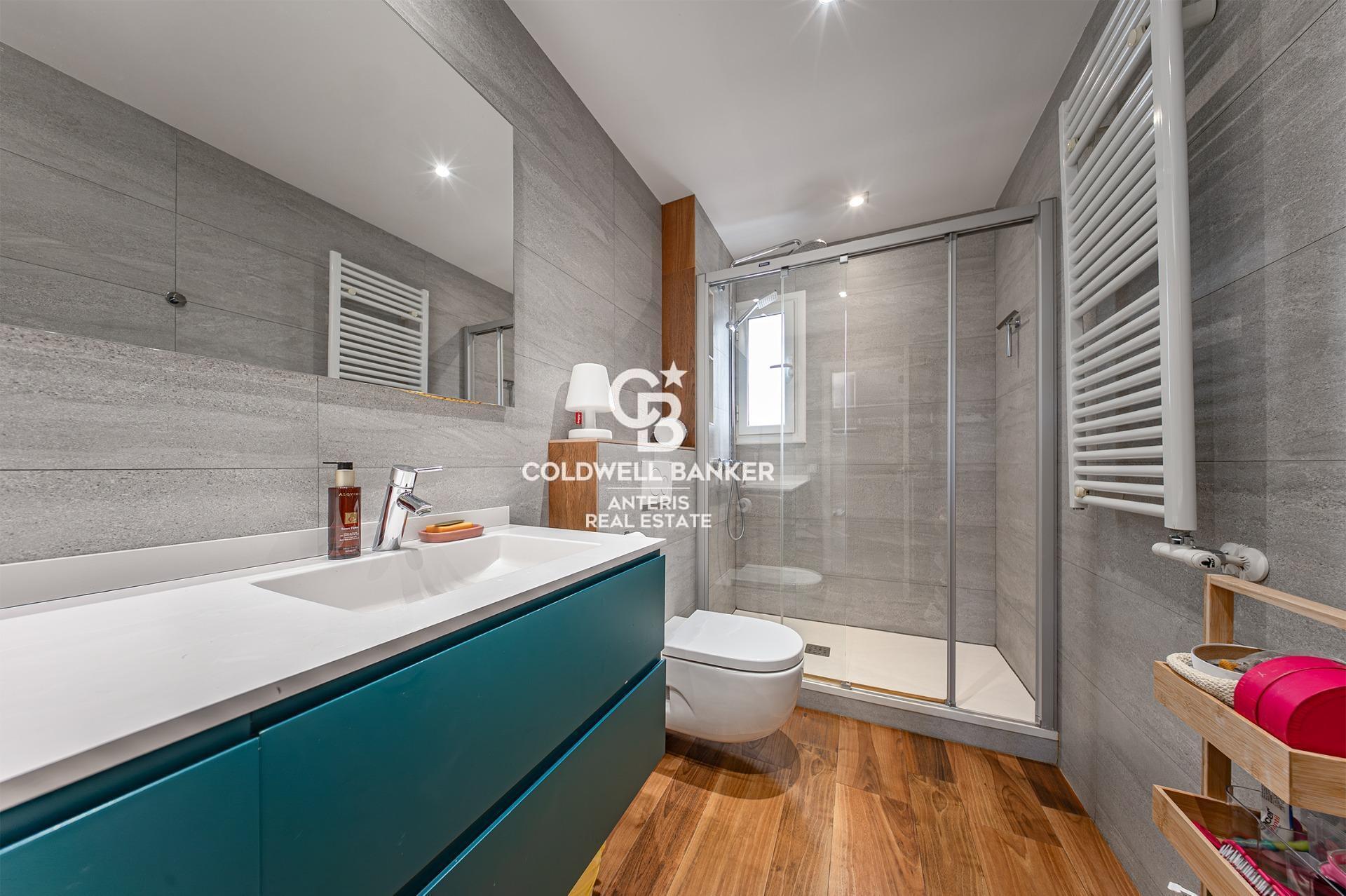 Jasny penthouse z tarasem przy ulicy Francesc Macià