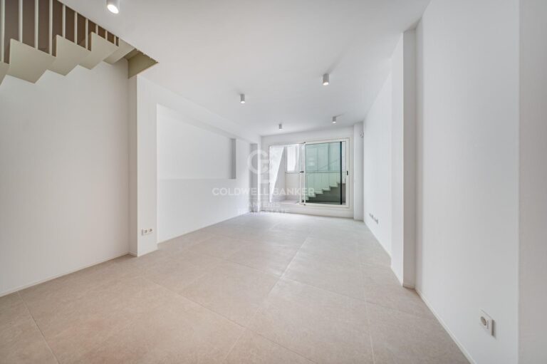 Duplex z prywatnym patio i basenem na dachu – okolice Camp Nou