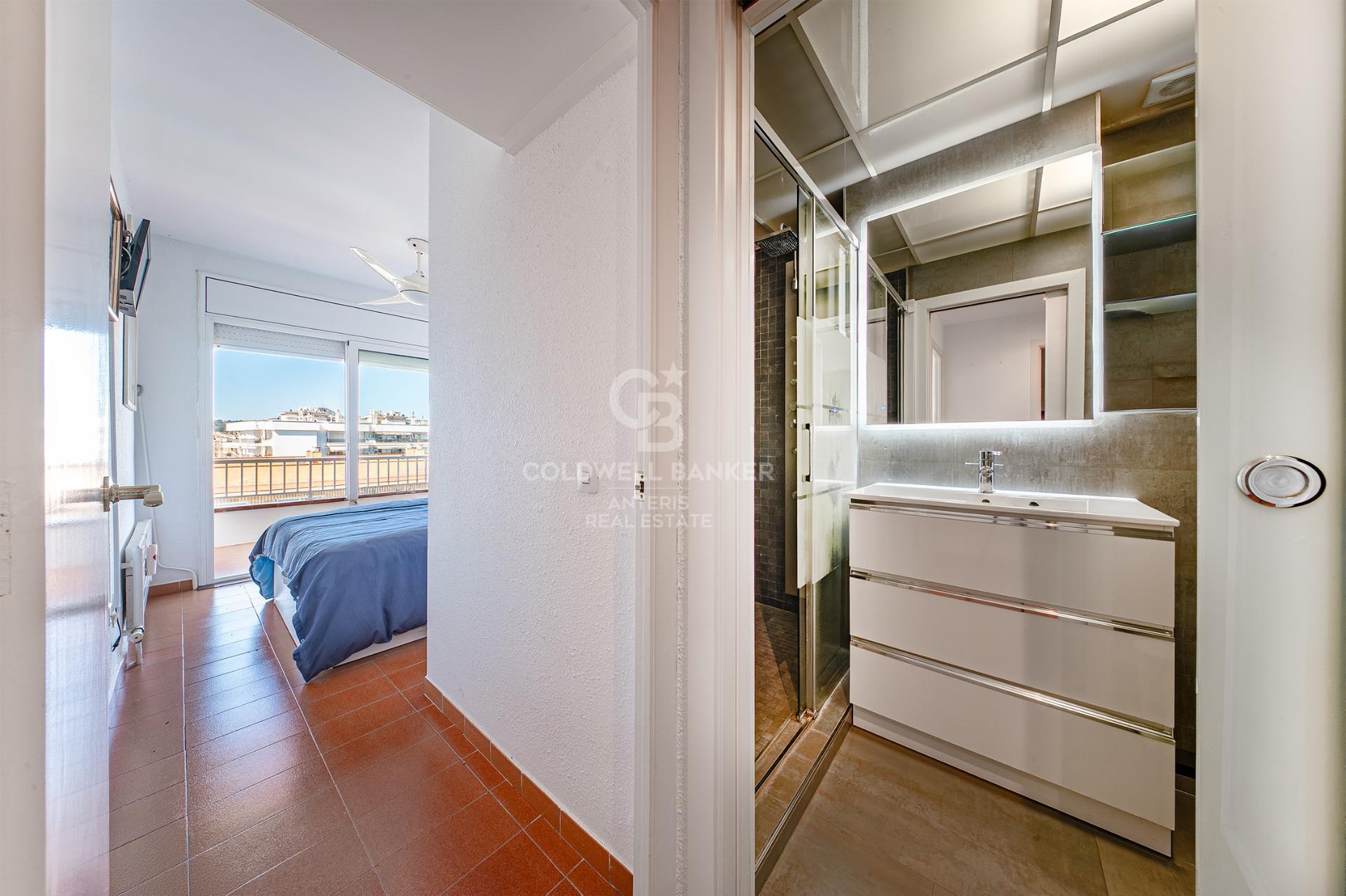 High-floor apartment for sale on the seafront in Fenals Beach, Lloret de Mar