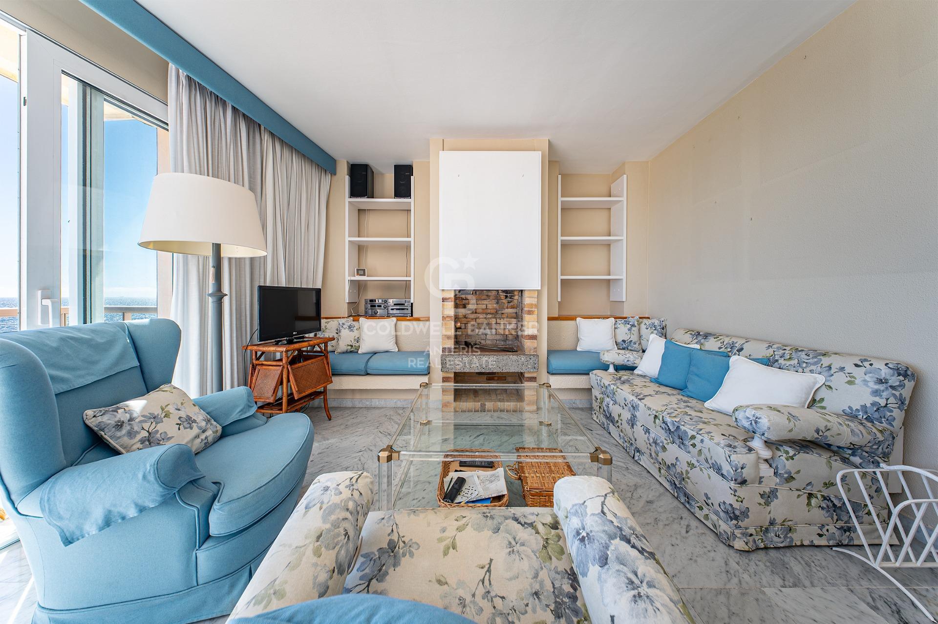 Piso en primera línea de mar con terraza y vistas abiertas en Lloret de Mar, con posibilidad de adquirir una plaza de aparcamiento