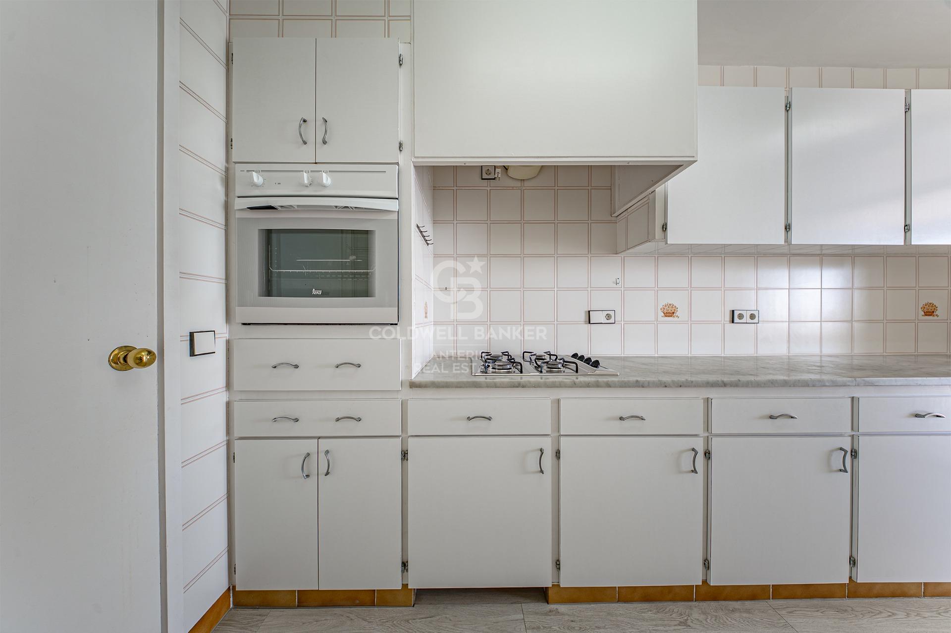 Piso en primera línea de mar con terraza y vistas abiertas en Lloret de Mar, con posibilidad de adquirir una plaza de aparcamiento