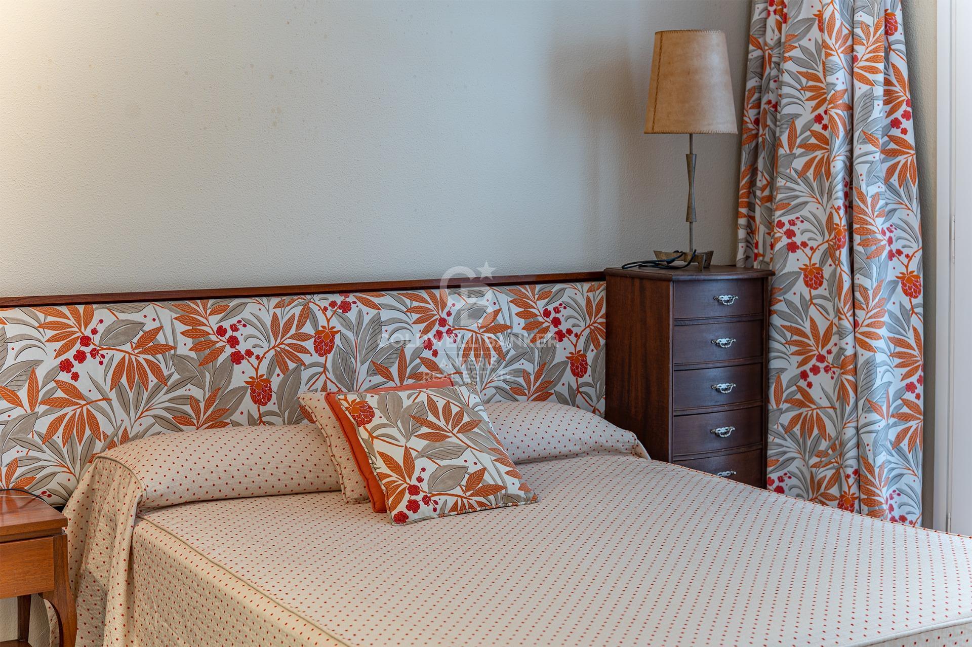 Piso en primera línea de mar con terraza y vistas abiertas en Lloret de Mar, con posibilidad de adquirir una plaza de aparcamiento