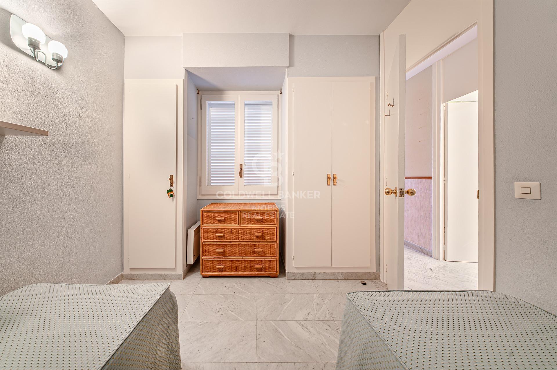 Piso en primera línea de mar con terraza y vistas abiertas en Lloret de Mar, con posibilidad de adquirir una plaza de aparcamiento