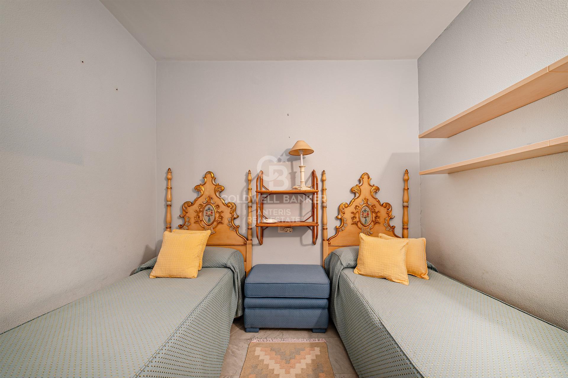 Piso en primera línea de mar con terraza y vistas abiertas en Lloret de Mar, con posibilidad de adquirir una plaza de aparcamiento