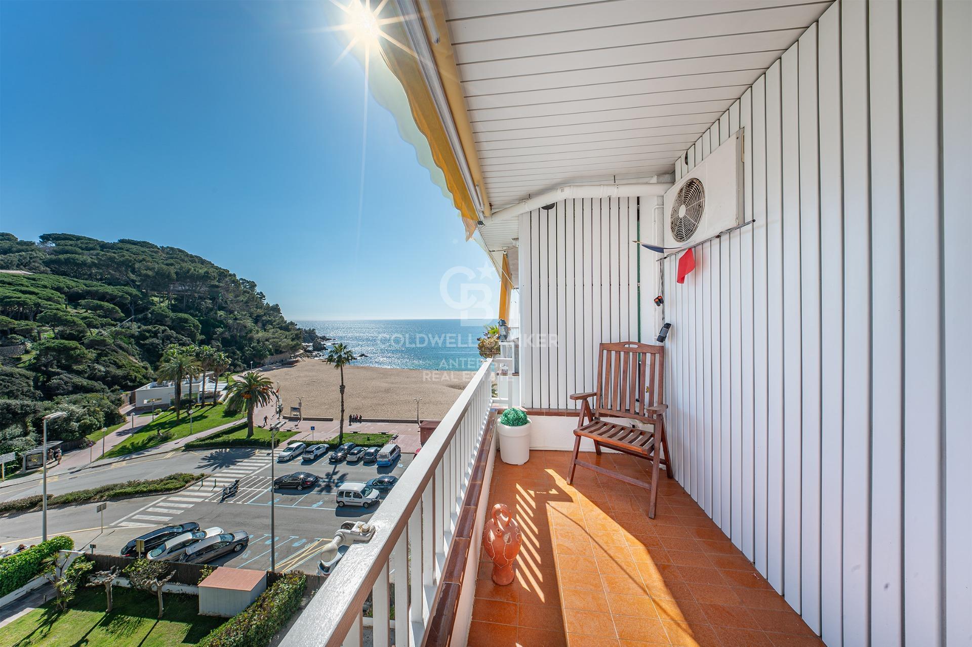 High-floor apartment for sale on the seafront in Fenals Beach, Lloret de Mar