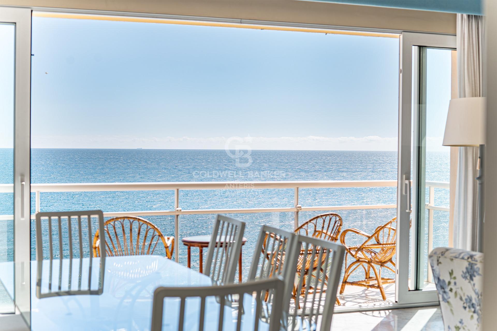 Piso en primera línea de mar con terraza y vistas abiertas en Lloret de Mar, con posibilidad de adquirir una plaza de aparcamiento