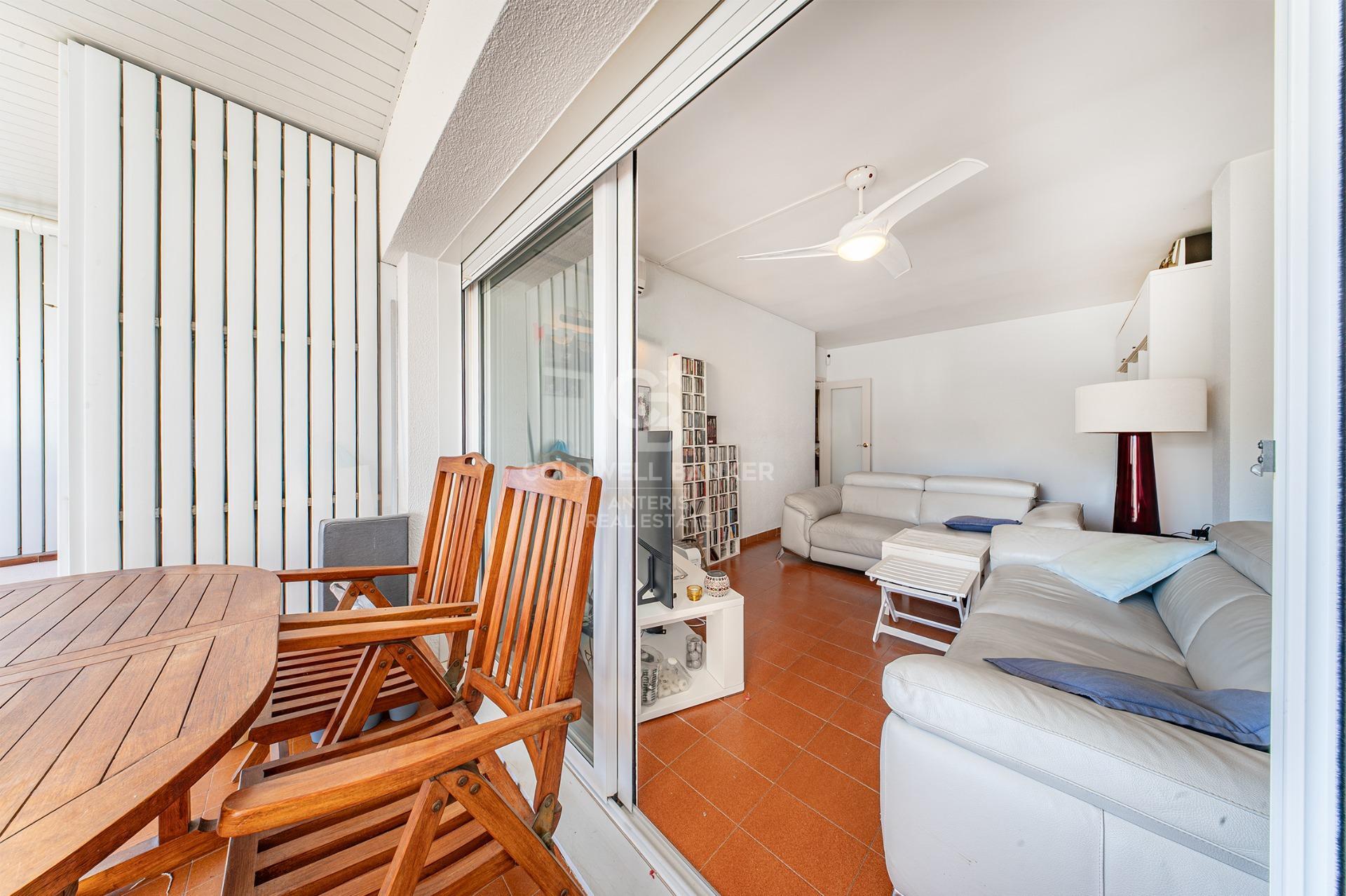 High-floor apartment for sale on the seafront in Fenals Beach, Lloret de Mar