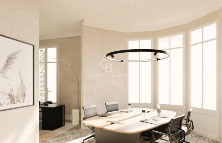 Bright 320m2 office in a stately corner building in l’Antiga Esquerra de l’Eixample.