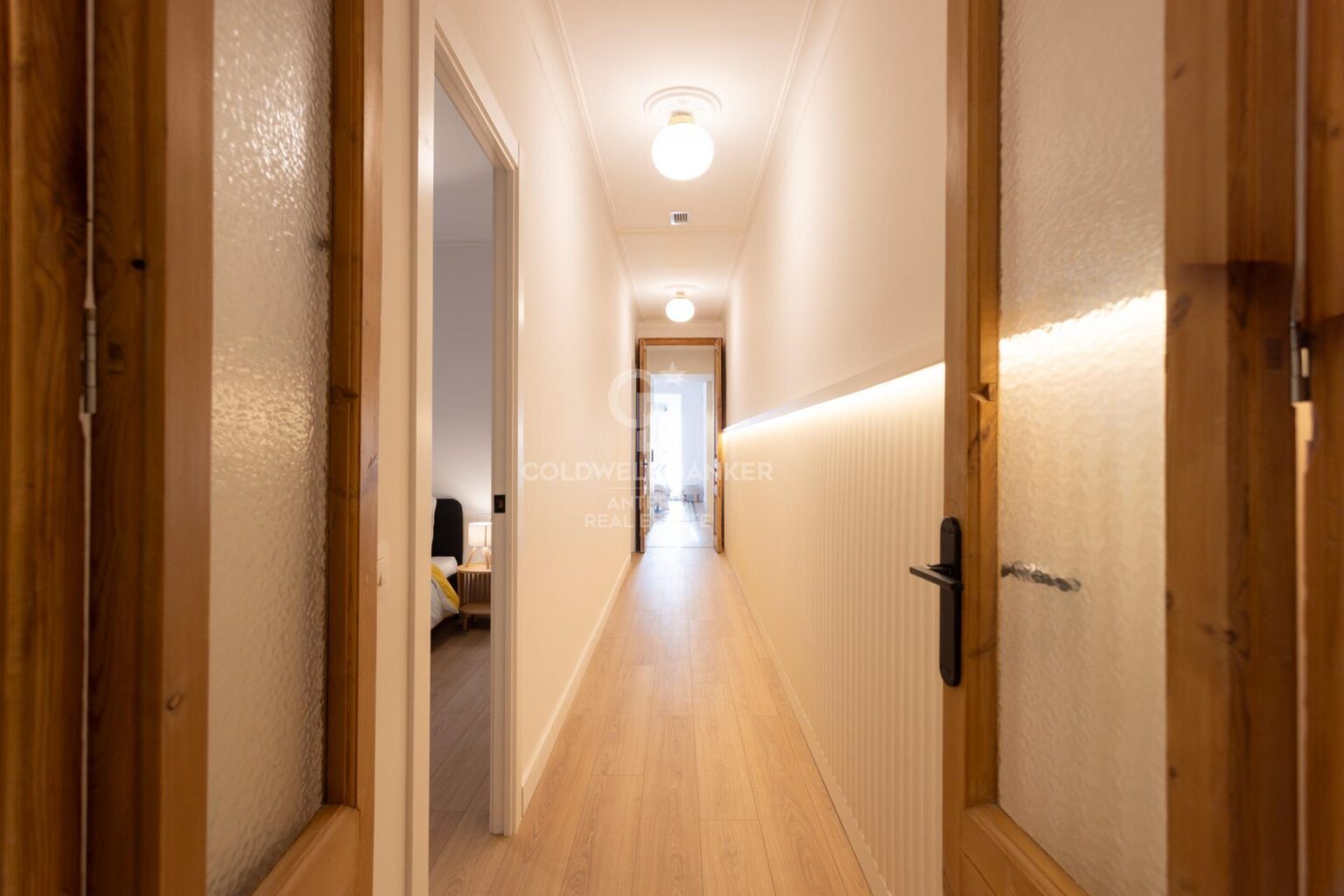 W pełni wyremontowany apartament na najwyższym piętrze w Quadrat d’or