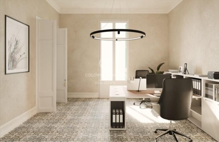 Bright 320m2 office in a stately corner building in l’Antiga Esquerra de l’Eixample.