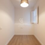 W pełni wyremontowany apartament na najwyższym piętrze w Quadrat d’or