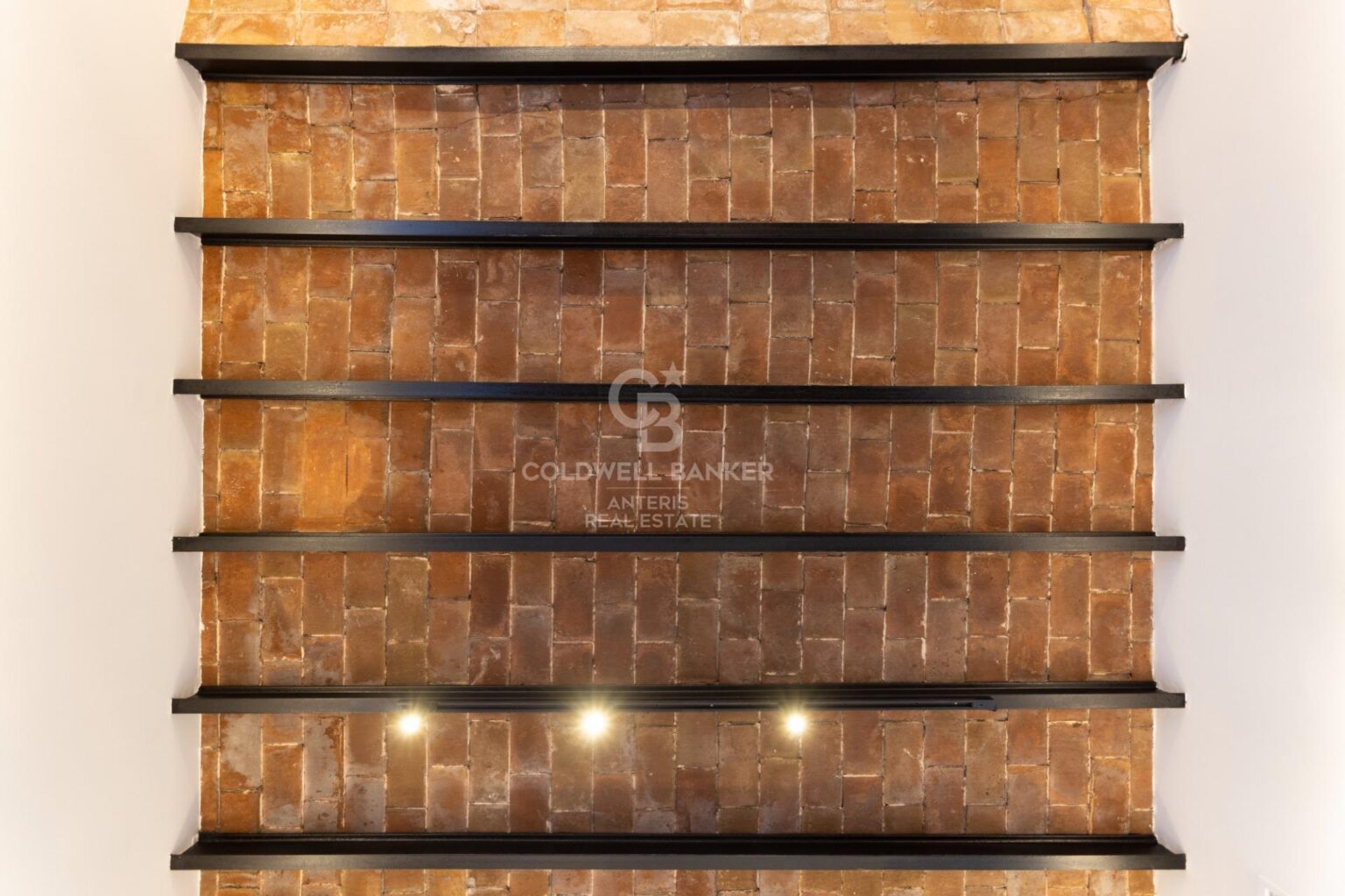 W pełni wyremontowany apartament na najwyższym piętrze w Quadrat d’or