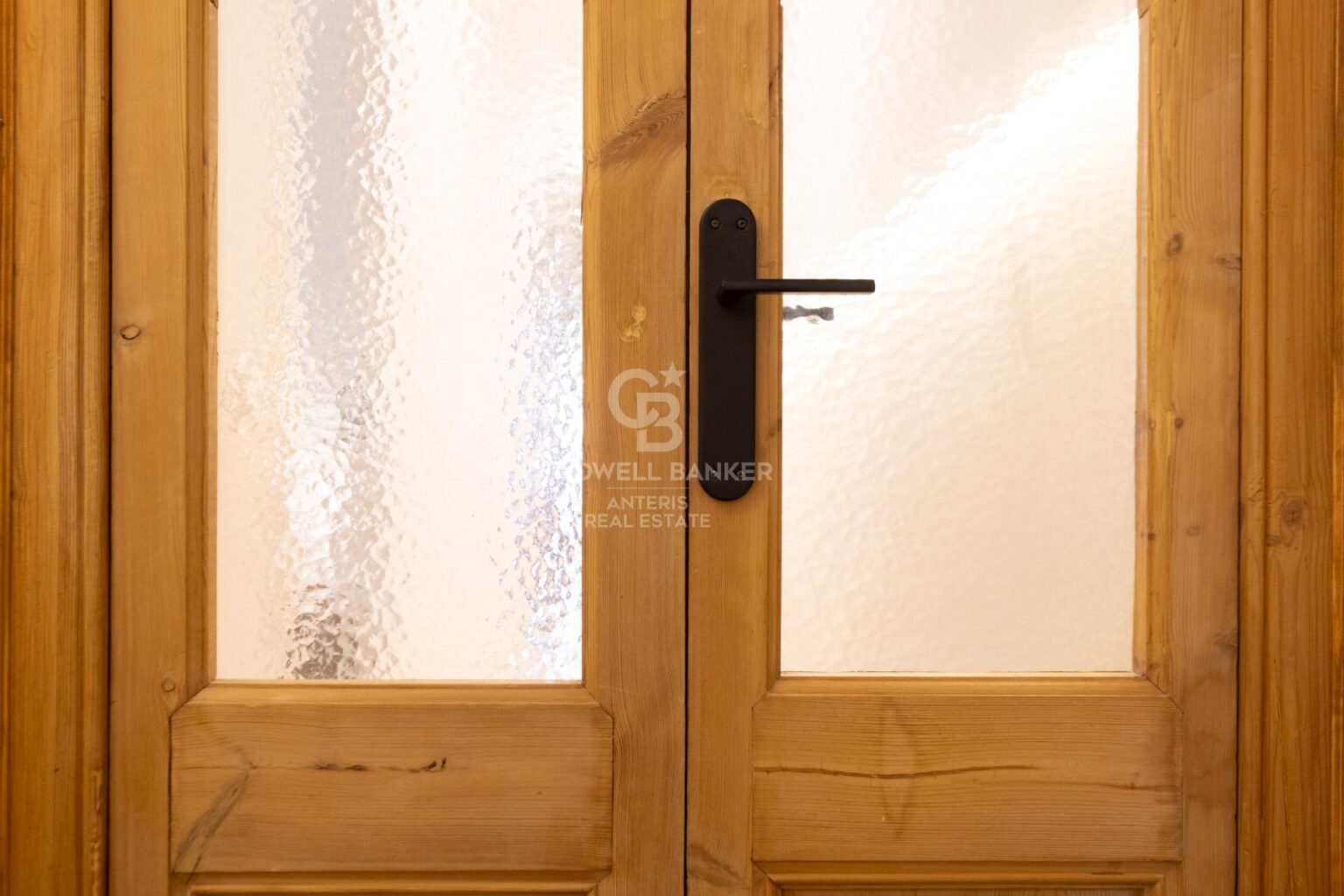 W pełni wyremontowany apartament na najwyższym piętrze w Quadrat d’or