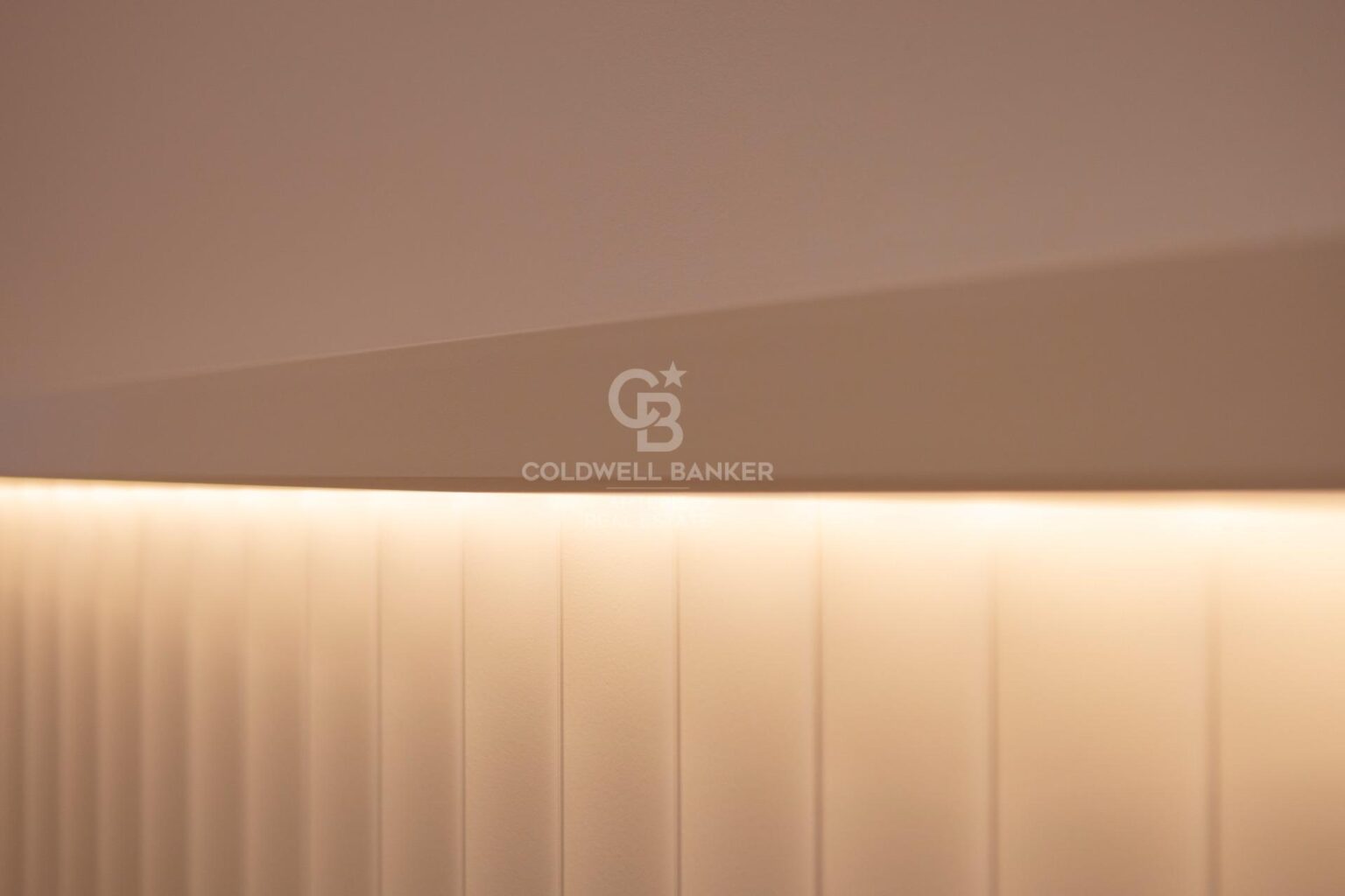 W pełni wyremontowany apartament na najwyższym piętrze w Quadrat d’or