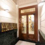 W pełni wyremontowany apartament na najwyższym piętrze w Quadrat d’or