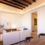 W pełni wyremontowany apartament na najwyższym piętrze w Quadrat d’or