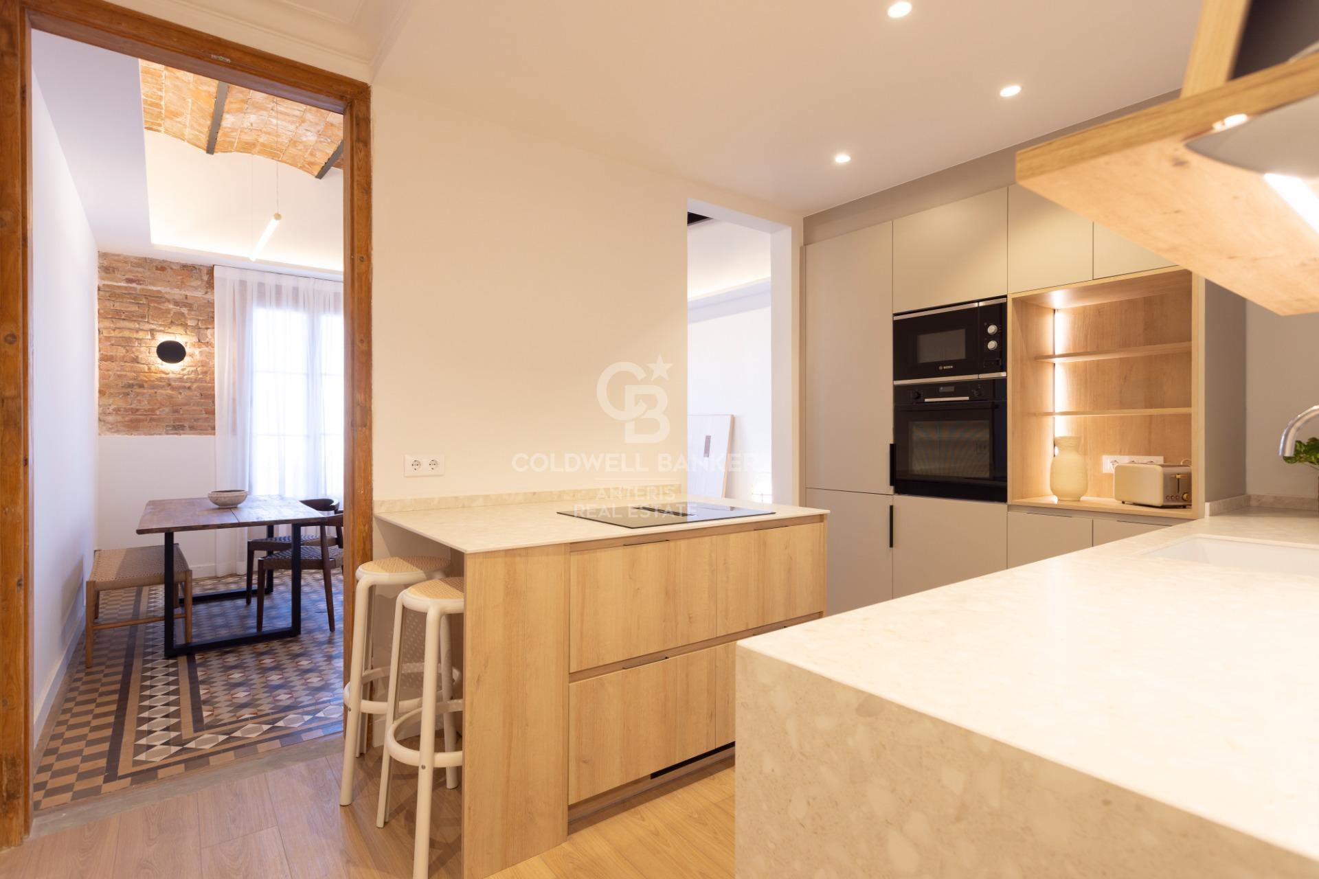 W pełni wyremontowany apartament na najwyższym piętrze w Quadrat d’or