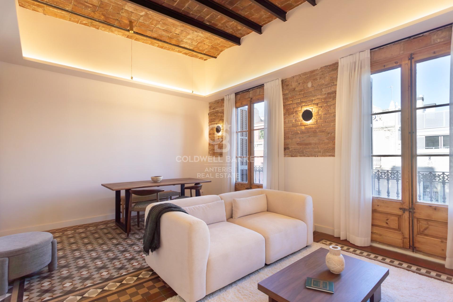 Fully renovated top floor apartment in Quadrat d’or