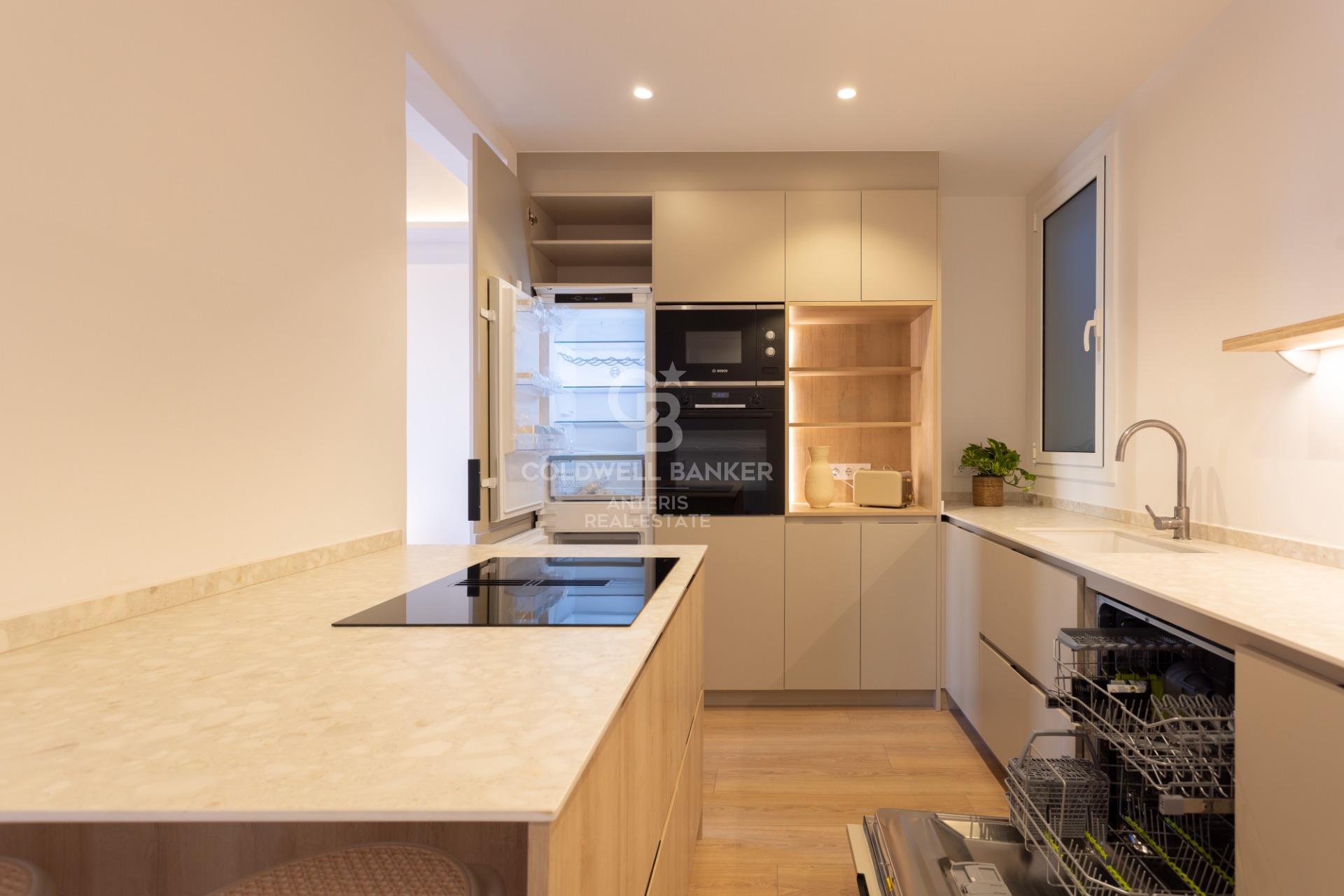 Fully renovated top floor apartment in Quadrat d’or