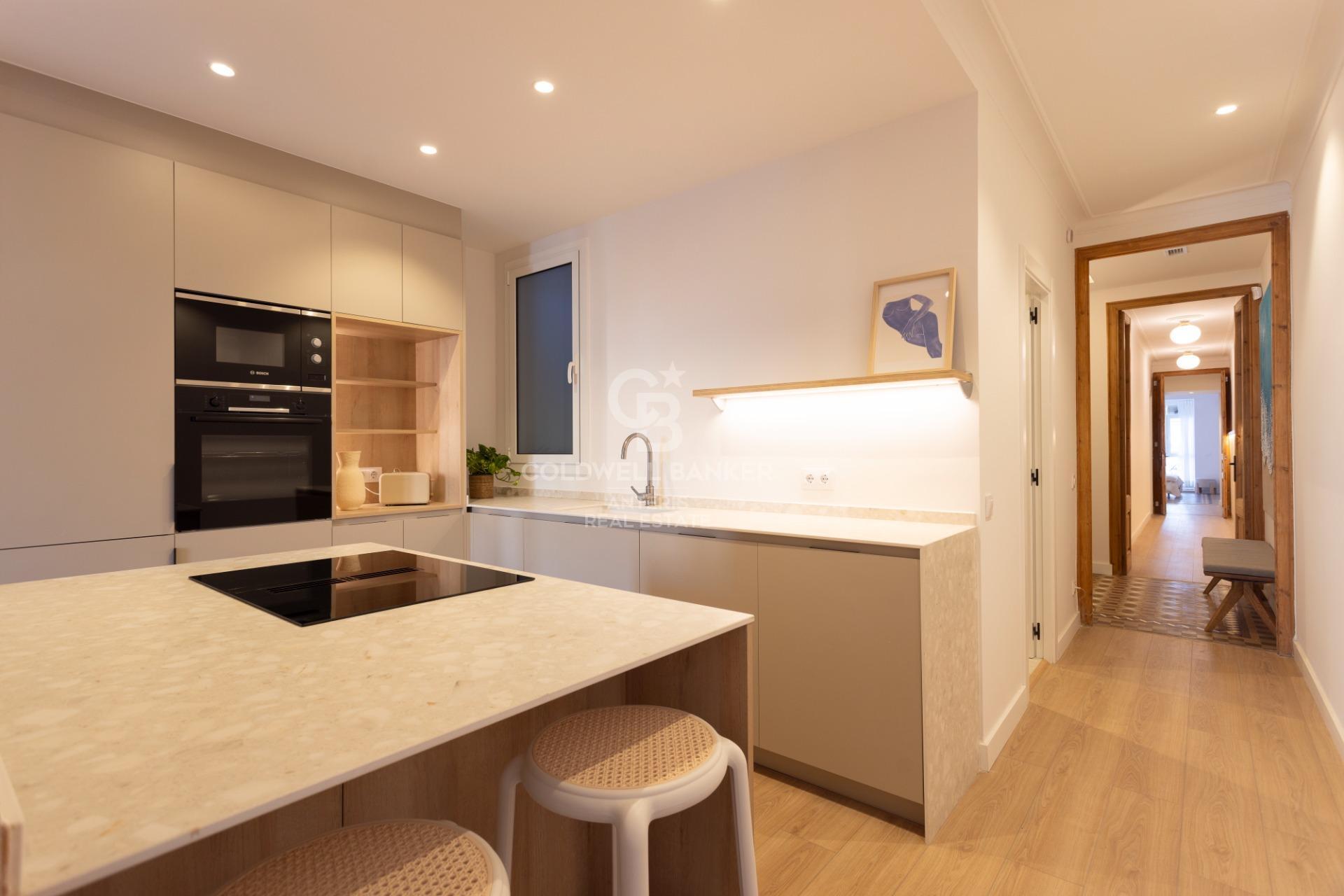 Fully renovated top floor apartment in Quadrat d’or