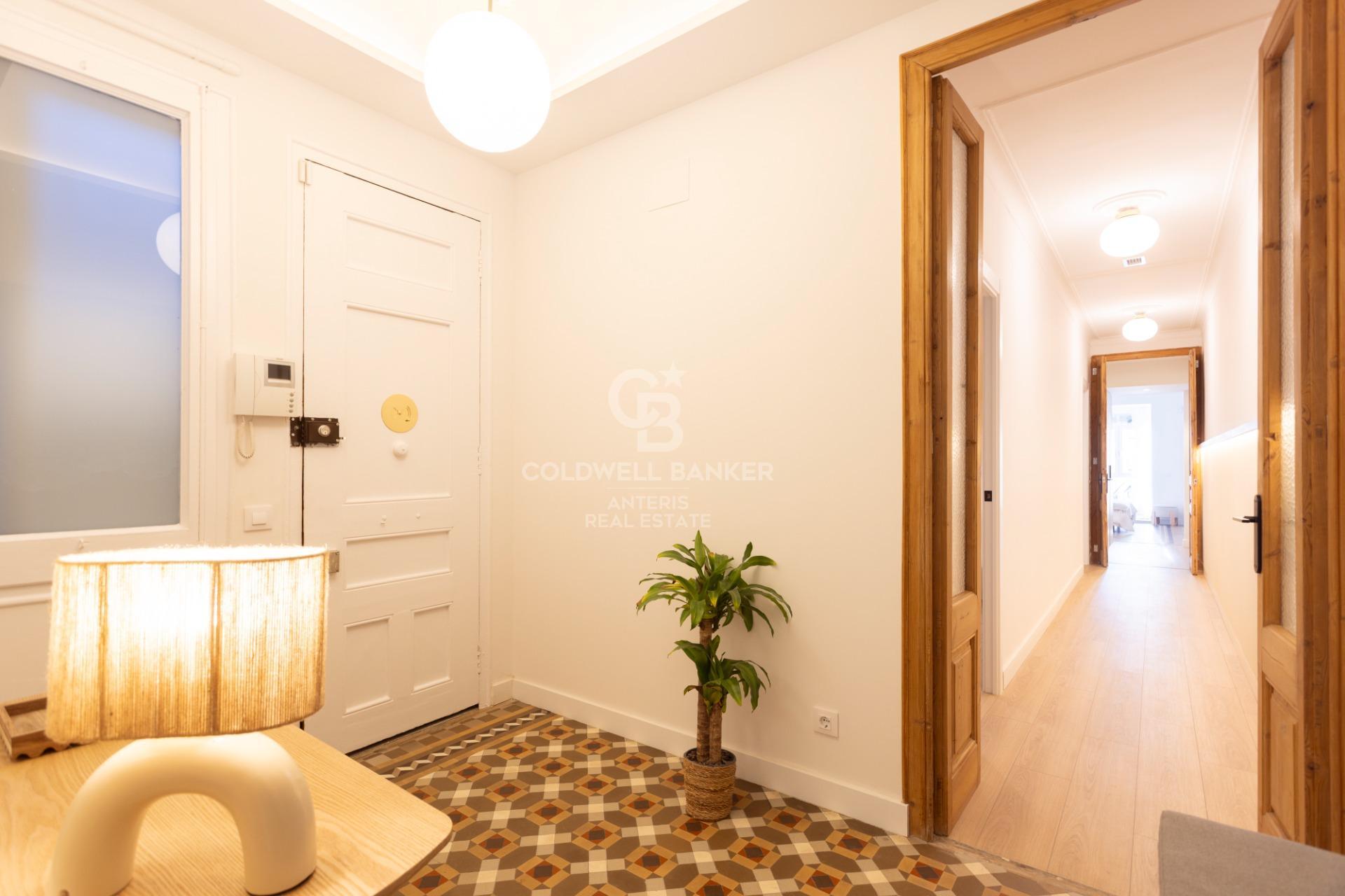 Fully renovated top floor apartment in Quadrat d’or